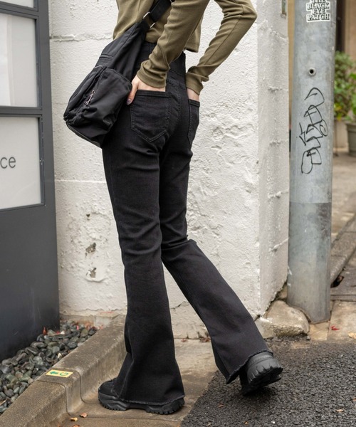 WEGO(ウィゴー)の「WEGO/ハイウエストフレアデニムパンツ(デニムパンツ・レディース・ライトインディゴブルー/インディゴブルー/ブラック・MEDIUM/SMALL/X-SMALL)」の15枚目の写真