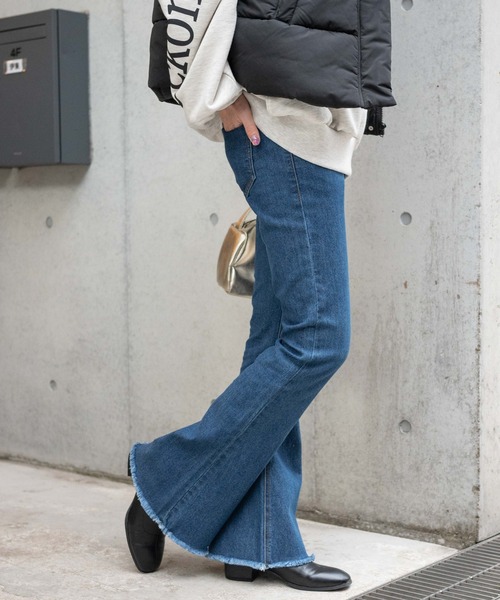 WEGO(ウィゴー)の「WEGO/ハイウエストフレアデニムパンツ(デニムパンツ・レディース・ライトインディゴブルー/インディゴブルー/ブラック・MEDIUM/SMALL/X-SMALL)」の20枚目の写真