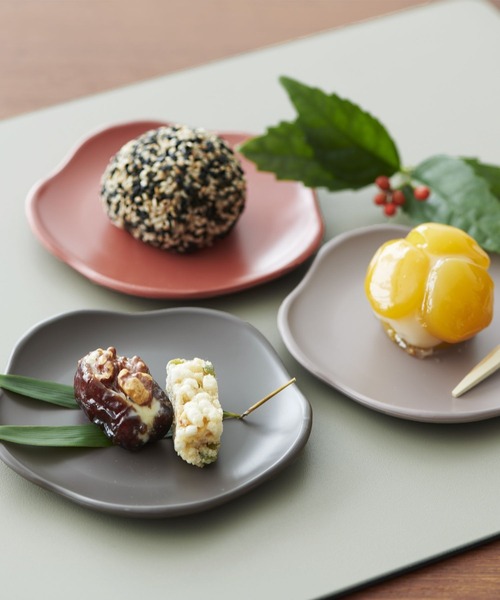 LAKOLE(ラコレ)の「スクエアトレイ / 170646(ランチョンマット/テーブルウェア・レディース・チャコール/グレー/スモーク・FREE)」の2枚目の写真