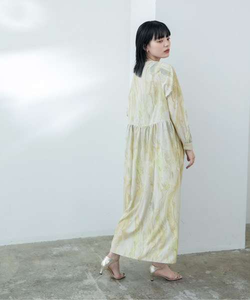 Eimee Law(エイミーロウ)の「マーブルオイルペイントptドレス(ワンピース・レディース・ライトグレー/ベージュ・38)」の4枚目の写真