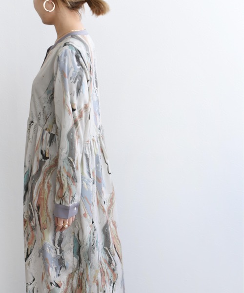 Eimee Law(エイミーロウ)の「マーブルオイルペイントptドレス(ワンピース・レディース・ライトグレー/ベージュ・38)」の21枚目の写真