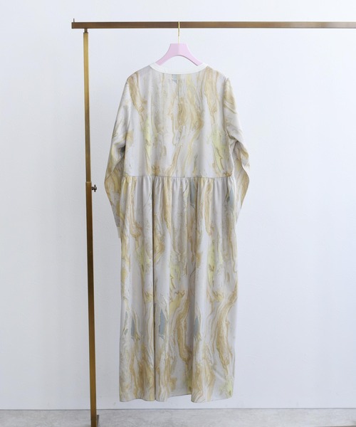 Eimee Law(エイミーロウ)の「マーブルオイルペイントptドレス(ワンピース・レディース・ライトグレー/ベージュ・38)」の9枚目の写真