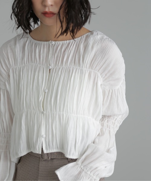 FREE'S MART(フリーズマート)の「◆【ブルーカラーWEB限定】シアーギャザー前開きショート丈ブラウス(シャツ/ブラウス・レディース・イエロー/ホワイト/ブラック/ブルー・FREE)」の2枚目の写真