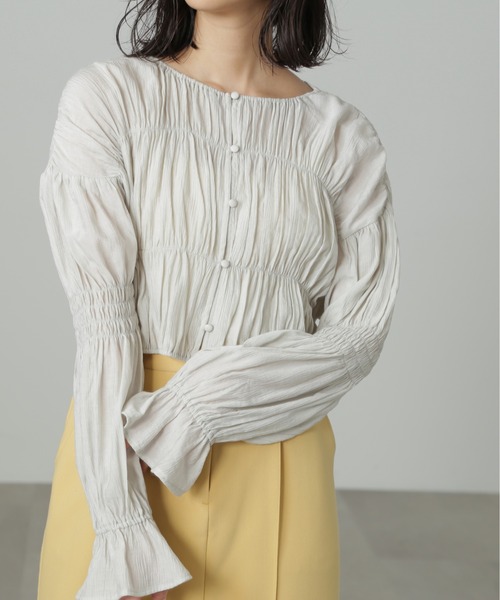 FREE'S MART(フリーズマート)の「◆【ブルーカラーWEB限定】シアーギャザー前開きショート丈ブラウス(シャツ/ブラウス・レディース・イエロー/ホワイト/ブラック/ブルー・FREE)」の3枚目の写真