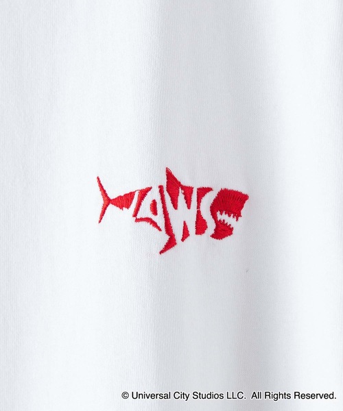 OUTDOOR PRODUCTS APPAREL(アウトドアプロダクツアパレル)の「【JAWS/ジョーズ】【BACK TO THE FUTURE/バック・トゥ・ザ・フューチャー】コラボ 別注 バックプリント ワンポイント刺繍 ビッグシルエット Tシャツ ユニセックス ムービーコラボ(Tシャツ/カットソー・メンズ・ダークグリーン/オフホワイト/ホワイト/ブルー系その他・MEDIUM/LARGE/X-LARGE)」の14枚目の写真