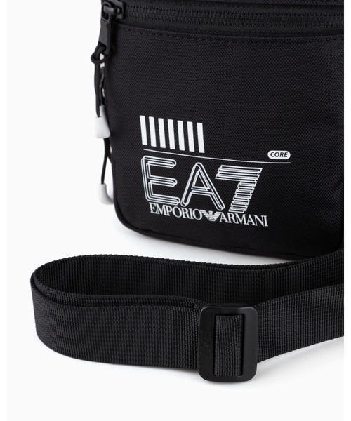 EMPORIO ARMANI EA7（エンポリオアルマーニイーエーセブン）の「【エンポリオ アルマーニ EA7】Train Core ミニショルダーバッグ 再生ファブリック（ショルダーバッグ・メンズ・ブラック×ゴールド/ブラック・FREE）」の6枚目の写真