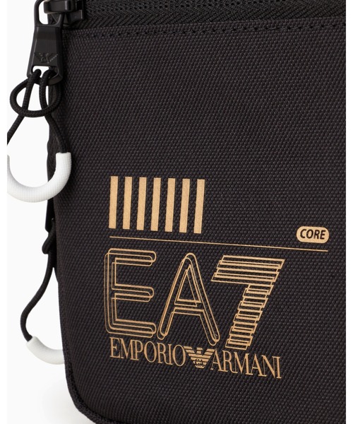 EMPORIO ARMANI EA7（エンポリオアルマーニイーエーセブン）の「【エンポリオ アルマーニ EA7】Train Core ミニショルダーバッグ 再生ファブリック（ショルダーバッグ・メンズ・ブラック×ゴールド/ブラック・FREE）」の11枚目の写真