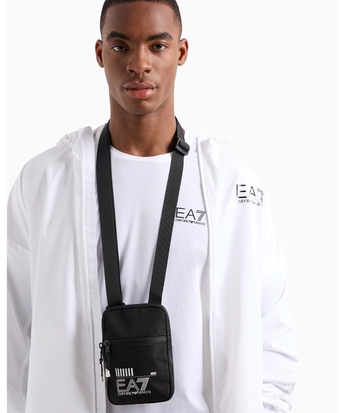 EMPORIO ARMANI EA7(エンポリオアルマーニイーエーセブン)の「【エンポリオ アルマーニ EA7】Train Core ミニショルダーバッグ 再生ファブリック(ショルダーバッグ・メンズ・ブラック×ゴールド/ブラック・FREE)」の13枚目の写真