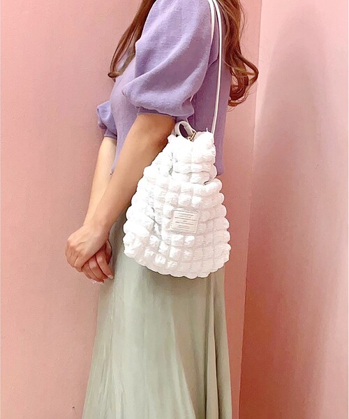Ober Tashe（オーバータッシェ）の「ポコポコキルト巾着ショルダー（ショルダーバッグ・レディース・ブラック/ホワイト/ライトグリーン・FREE）」の5枚目の写真