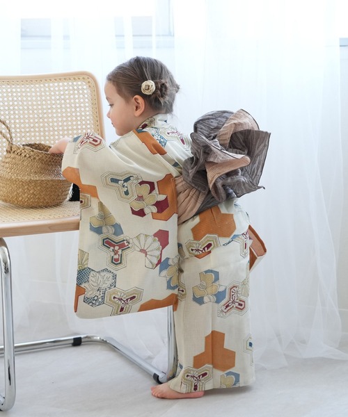 utatane（ウタタネ）の「キッズ浴衣3点セット ひよこ商店 レトロからしの毘沙門亀甲（浴衣・キッズ・アイボリー・100cm/110cm/120cm/130cm）」の3枚目の写真