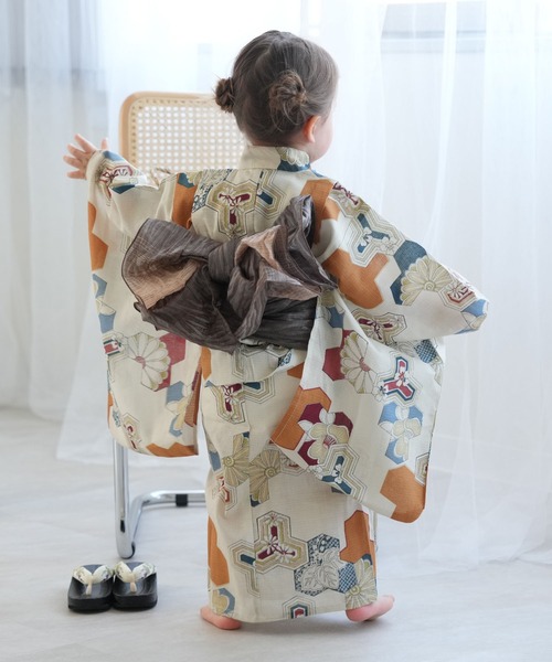 utatane（ウタタネ）の「キッズ浴衣3点セット ひよこ商店 レトロからしの毘沙門亀甲（浴衣・キッズ・アイボリー・100cm/110cm/120cm/130cm）」の4枚目の写真