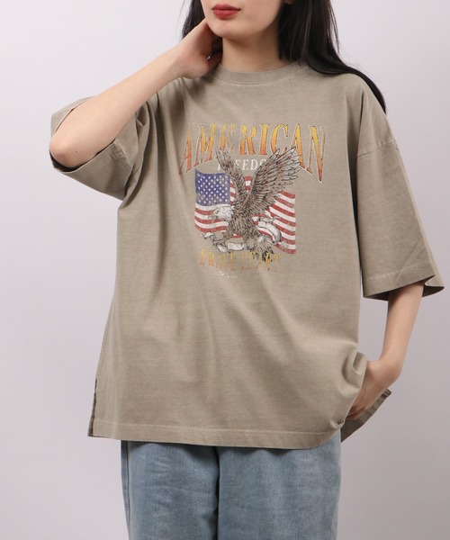 spiritoso（スピリトーゾ）の「spiritoso ピグメントAMERICANプリント イーグル 半袖Tシャツ（Tシャツ/カットソー・レディース・ベビーピンク/ホワイト系/カーキ/グレイッシュベージュ・F）」の3枚目の写真