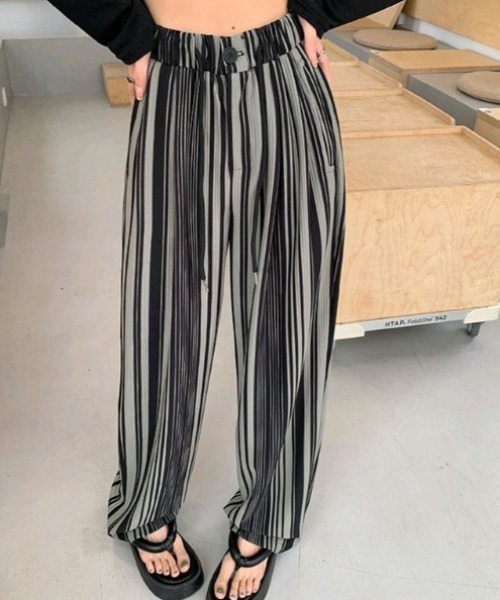 deux amour（ドゥーザムール）の「ランダムストライプリラックスパンツ（その他パンツ・レディース・ホワイト/グレー・FREE）」の4枚目の写真