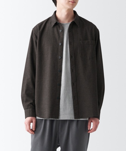 無印良品（ムジルシリョウヒン）の「両面起毛フランネル長袖シャツ（シャツ/ブラウス・メンズ・レンガ/ホワイト系1/オフホワイト/ベージュ系2/ブルー系1/ネイビー/ベージュ系1/チャコールグレー/グリーン系5/レッド系2・XL/L/S/M/XS/XXL）」の6枚目の写真