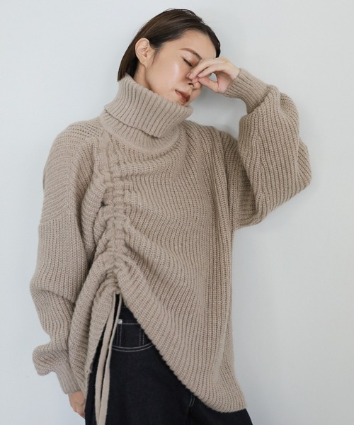 select MOCA（セレクトモカ）の「シャーリングデザインタートルニット