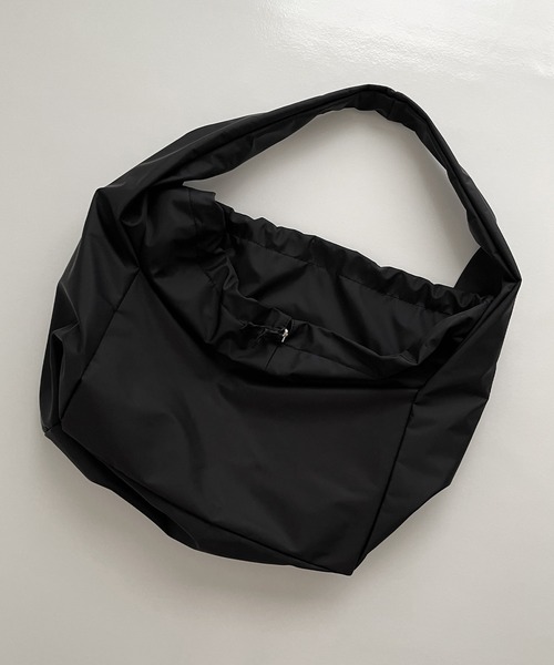 y/m by MIHO(イムバイミホ)の「ナイロンショルダーBAG(ショルダーバッグ・レディース・ブラック・FREE)」の3枚目の写真