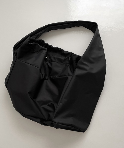 y/m by MIHO(イムバイミホ)の「ナイロンショルダーBAG(ショルダーバッグ・レディース・ブラック・FREE)」の4枚目の写真