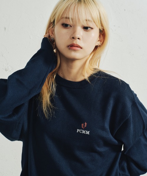 FCMM(エフシーエムエム)の「【日本限定アイテム】LEAF LOGO KNIT SWEATER/リーフロゴニットセーター(ニット/セーター・メンズ・チャコールグレー/ライトイエロー/ネイビー・LARGE/MEDIUM)」の2枚目の写真