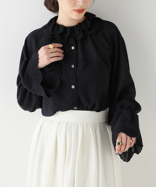 Noble（ノーブル）の「スカラップ刺繍ギャザーブラウス（シャツ 