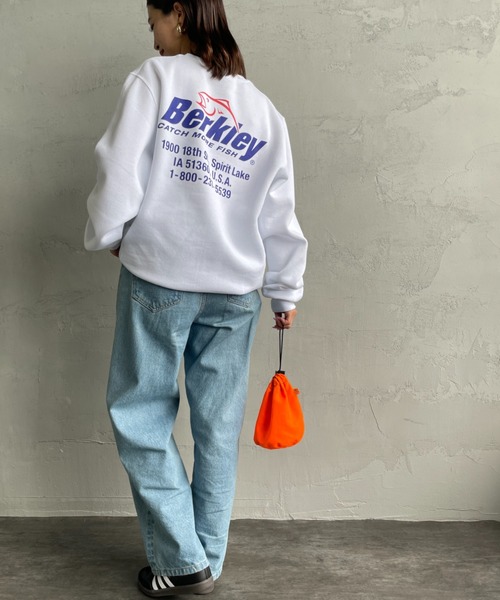 Russell Athletic（ラッセルアスレティック）の「[BERKLEY×RUSSELL ATHLETIC/バークレイ×ラッセル アスレチック] 別注 バックプリントスウェット（スウェット・レディース・ブラック/ホワイト・M/L）」の3枚目の写真