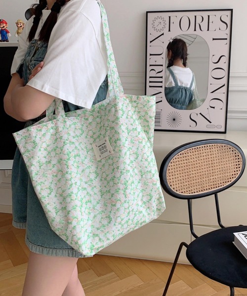 tone(トーン)の「Liaa/花柄トートバッグ A18162(トートバッグ・レディース・その他3/その他9/その他5/その他8/その他1/その他6/その他4/その他2/その他7・FREE)」の3枚目の写真