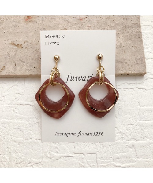 tone（トーン）の「【fuwari】マーブルプレート　デザインフープ　イヤリング(MA)（イヤリング・レディース・ベージュ/パープル/グレー/ブラウン・FREE）」の2枚目の写真