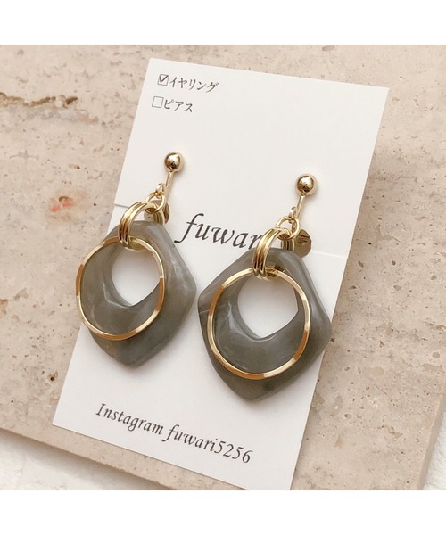 tone（トーン）の「【fuwari】マーブルプレート　デザインフープ　イヤリング(MA)（イヤリング・レディース・ベージュ/パープル/グレー/ブラウン・FREE）」の6枚目の写真