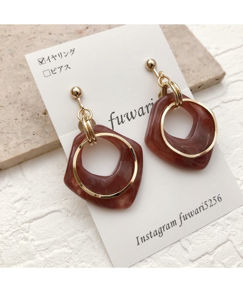 tone（トーン）の「【fuwari】マーブルプレート　デザインフープ　イヤリング(MA)（イヤリング・レディース・ベージュ/パープル/グレー/ブラウン・FREE）」の7枚目の写真