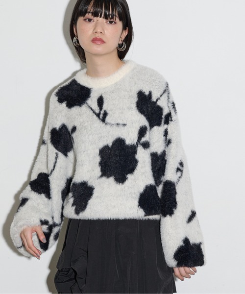 THE YOn(ザヨン)の「フラワージャガードフェザーニットプルオーバー(ニット/セーター・レディース・ブラック/カーキブラウン/アイボリー・FREE)」の4枚目の写真