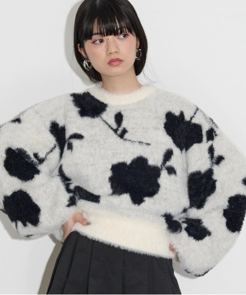THE YOn(ザヨン)の「フラワージャガードフェザーニットプルオーバー(ニット/セーター・レディース・ブラック/カーキブラウン/アイボリー・FREE)」の5枚目の写真