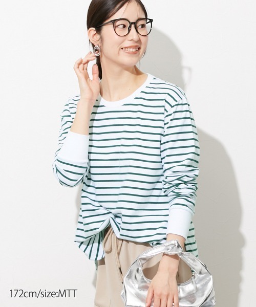 slattgir(スラットジール)の「高身長 ボーダーロング丈ラウンドヘムTシャツ (トールサイズ)(Tシャツ/カットソー・レディース・ブラック×ホワイト/ホワイト×ブラウン/ホワイト×ネイビー/ホワイト×グリーン/ブラック×ベージュ/ホワイト×グレー・3L/4L/5L/M/L/LL)」の2枚目の写真