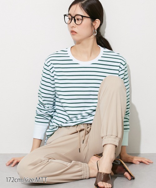 slattgir(スラットジール)の「高身長 ボーダーロング丈ラウンドヘムTシャツ (トールサイズ)(Tシャツ/カットソー・レディース・ブラック×ホワイト/ホワイト×ブラウン/ホワイト×ネイビー/ホワイト×グリーン/ブラック×ベージュ/ホワイト×グレー・3L/4L/5L/M/L/LL)」の14枚目の写真