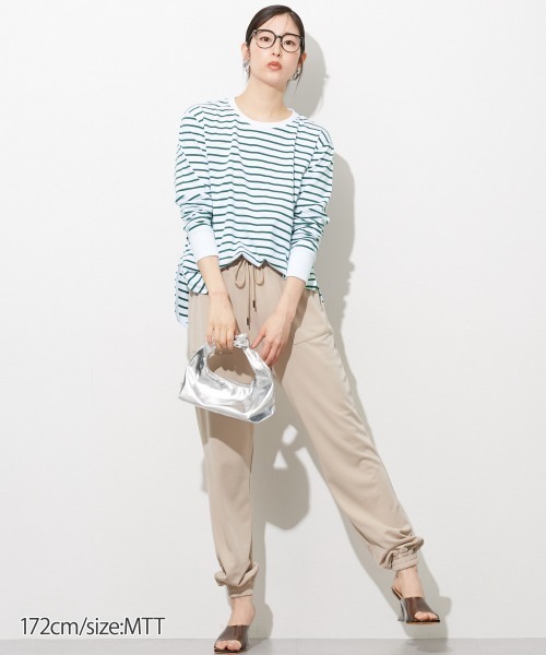 slattgir(スラットジール)の「高身長 ボーダーロング丈ラウンドヘムTシャツ (トールサイズ)(Tシャツ/カットソー・レディース・ブラック×ホワイト/ホワイト×ブラウン/ホワイト×ネイビー/ホワイト×グリーン/ブラック×ベージュ/ホワイト×グレー・3L/4L/5L/M/L/LL)」の15枚目の写真