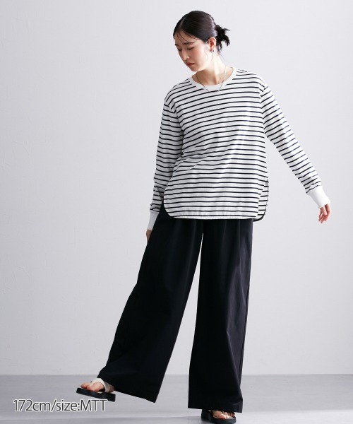 slattgir(スラットジール)の「高身長 ボーダーロング丈ラウンドヘムTシャツ (トールサイズ)(Tシャツ/カットソー・レディース・ブラック×ホワイト/ホワイト×ブラウン/ホワイト×ネイビー/ホワイト×グリーン/ブラック×ベージュ/ホワイト×グレー・3L/4L/5L/M/L/LL)」の22枚目の写真