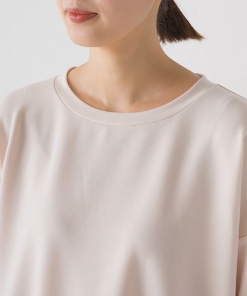 OMNES(オムネス)の「+3℃蓄熱ストレッチ裾ラウンド長袖Tシャツ(Tシャツ/カットソー・レディース・グリーン/ブラック/パープル/アイボリー/ブラウン・FREE)」の6枚目の写真