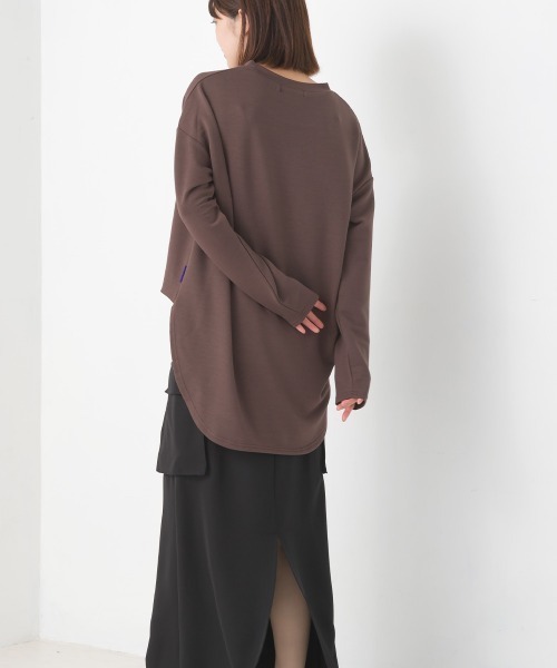 OMNES(オムネス)の「+3℃蓄熱ストレッチ裾ラウンド長袖Tシャツ(Tシャツ/カットソー・レディース・グリーン/ブラック/パープル/アイボリー/ブラウン・FREE)」の22枚目の写真