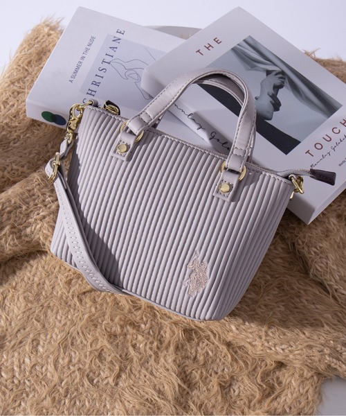U.S. POLO ASSN.（ユーエスポロアッスン）の「【U.S. POLO ASSN.】プリーツ　ミニトート ショルダーバッグ（ショルダーバッグ・レディース・ピンク/ブラック/グレー/ホワイト・FREE）」の3枚目の写真