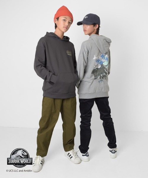 GLAZOS（グラソス）の「【大人向けサイズあり】【ジュラシック・ワールド】ヴィンテージ加工アソート裏毛パーカー（その他トップス・キッズ・チャコールグレー/グレー・140cm/150cm/160cm/170cm）」の5枚目の写真