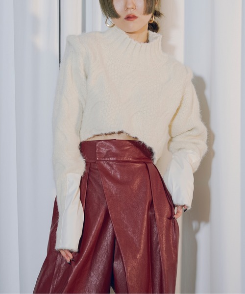 Ezick（エジック）の「Arm leather patch ハイネックショートニット（ニット/セーター・レディース・アイボリー/ネイビー/チャコールグレー・FREE）」の2枚目の写真