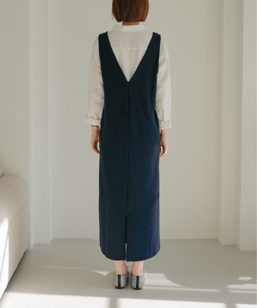 SHOPLIST styled by DHOLIC(ショップリストスタイルドバイディーホリック)の「梨地 ポンチ ストレッチ ディープネック ワンピース(ワンピース・レディース・ベージュ/ネイビー/アイボリー/グレー/ブラック・M/L)」の15枚目の写真