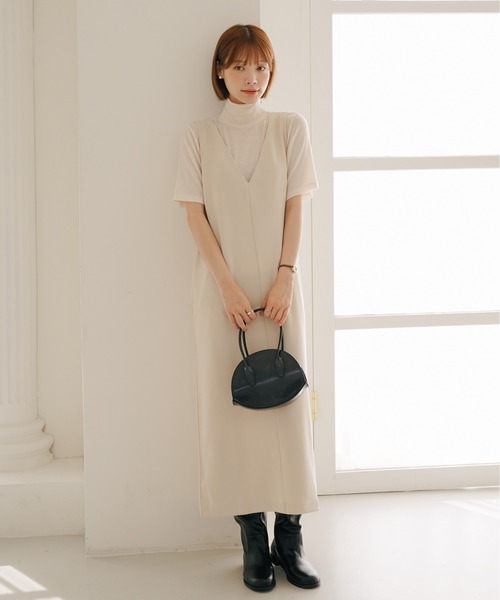 SHOPLIST styled by DHOLIC(ショップリストスタイルドバイディーホリック)の「梨地 ポンチ ストレッチ ディープネック ワンピース(ワンピース・レディース・ベージュ/ネイビー/アイボリー/グレー/ブラック・M/L)」の8枚目の写真