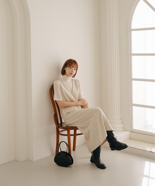 SHOPLIST styled by DHOLIC(ショップリストスタイルドバイディーホリック)の「梨地 ポンチ ストレッチ ディープネック ワンピース(ワンピース・レディース・ベージュ/ネイビー/アイボリー/グレー/ブラック・M/L)」の9枚目の写真