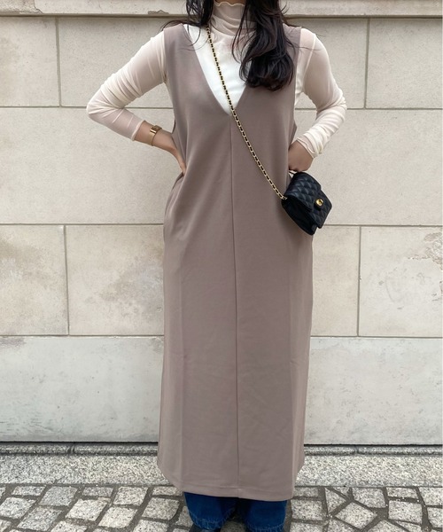 SHOPLIST styled by DHOLIC(ショップリストスタイルドバイディーホリック)の「梨地 ポンチ ストレッチ ディープネック ワンピース(ワンピース・レディース・ベージュ/ネイビー/アイボリー/グレー/ブラック・M/L)」の22枚目の写真
