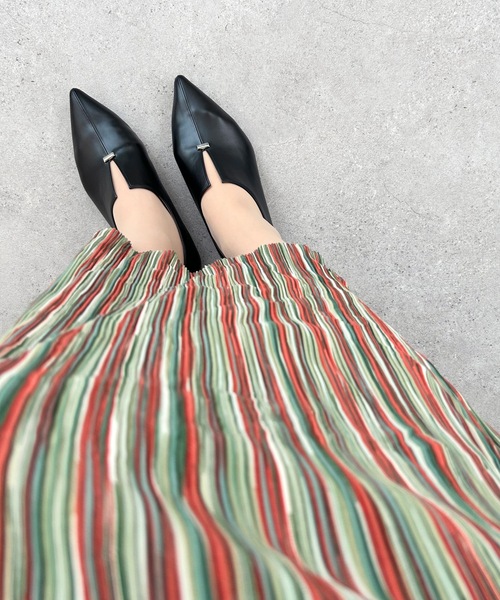 MAMIAN（マミアン）の「ポインテッドトゥ シルバービット スリットフラットシューズ（ドレスシューズ・レディース・ブラック/ダークベージュ/アイボリー・25.0cm/24.5cm/23.5cm/22.5cm/24.0cm/23.0cm）」の7枚目の写真