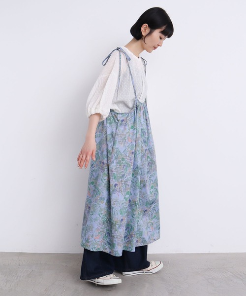 l'atelier du savon(アトリエドサボン)の「●C/温室ひみつきちプリント つりスカート(ジャンパースカート・レディース・キナリ/ブルー・FREE)」の4枚目の写真