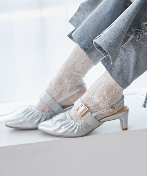 MAJESTIC LEGON(マジェスティックレゴン)の「【WEB限定カラー/XLサイズあり】ふかふかフィットギャザーミュール(パンプス・レディース・シルバー/ブラック/アイボリー・SMALL/X-LARGE/LARGE/MEDIUM)」の1枚目の写真