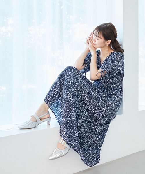 MAJESTIC LEGON(マジェスティックレゴン)の「【WEB限定カラー/XLサイズあり】ふかふかフィットギャザーミュール(パンプス・レディース・シルバー/ブラック/アイボリー・SMALL/X-LARGE/LARGE/MEDIUM)」の13枚目の写真