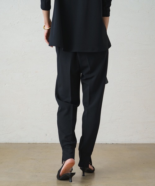 LOUNGEDRESS(ラウンジドレス)の「カットジョーゼットジョグパンツ(スウェットパンツ・レディース・ブラック/ネイビー・SMALL/MEDIUM)」の12枚目の写真