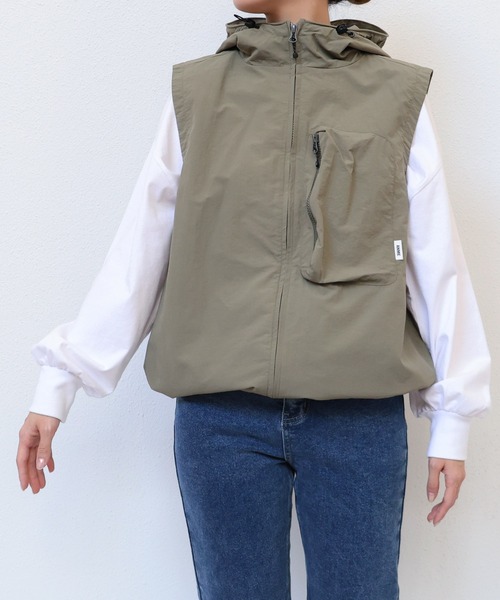 ANME(アンメ)の「接触冷感/UVカット(UPF50+)/ナイロンフーディベスト(ベスト・レディース・ライトカーキ/ブラック/グレー/ネイビー・M/L/XL)」の13枚目の写真
