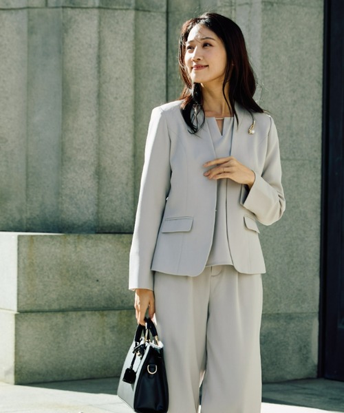 Petitjo（プッチージョ）の「小さいサイズ　【レディーススーツ】ドビー素材セットアップパンツスーツ３点セット（ノーカラージャケット+フレア袖ブラウス+リボン付ワイドパンツ）　低身長さん・小柄女性（スーツセット・レディース・ブラック/グレイッシュベージュ/ネイビー・PSS/PS/PM/PL）」の17枚目の写真